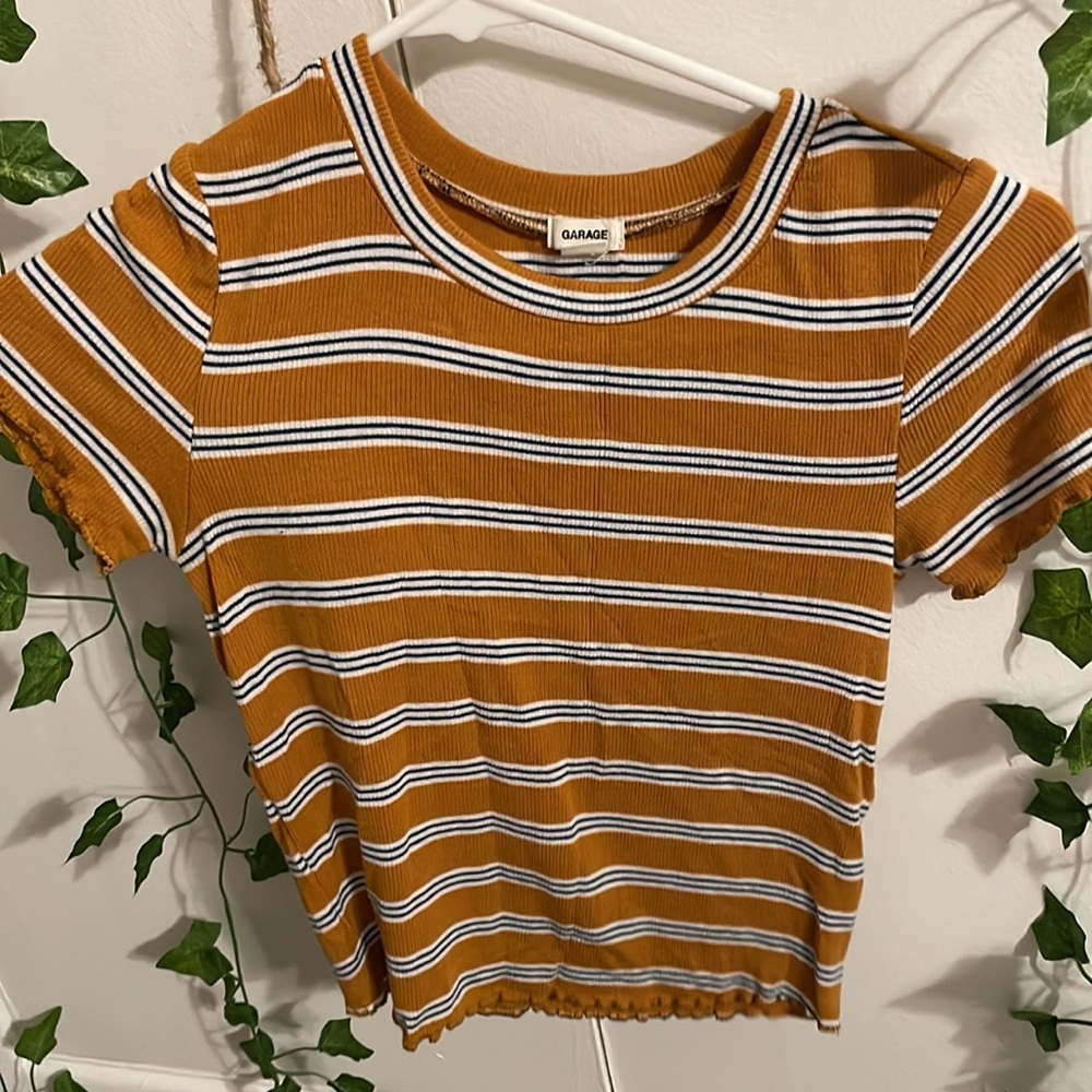 💛BUY ONE GET THE OTHER FREE!💜Garage Crop Tops - Picture 4 of 4